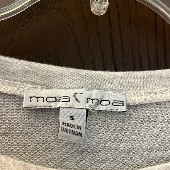 Moa Moa 3/4 sleeved really soft t-shirt fabric with embroidered flowers. Size S - Picture 2 of 11